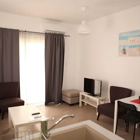 Aparthotel Polyxeni 3*