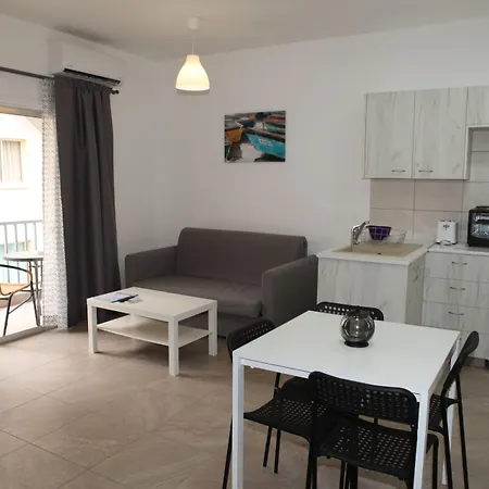 아파트호텔 Polyxeni 4*