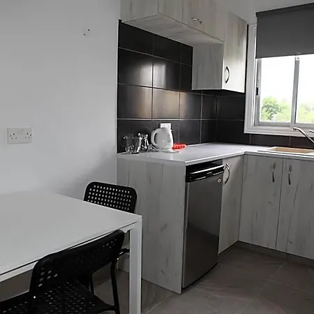 Aparthotel Polyxeni Limassol