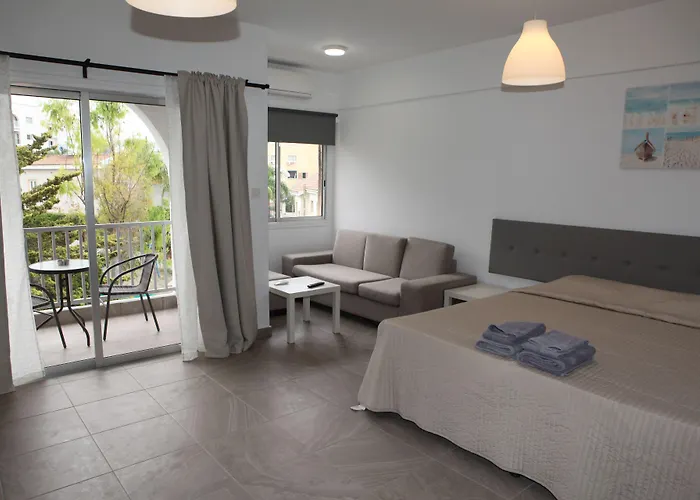 Polyxeni Aparthotel 4*