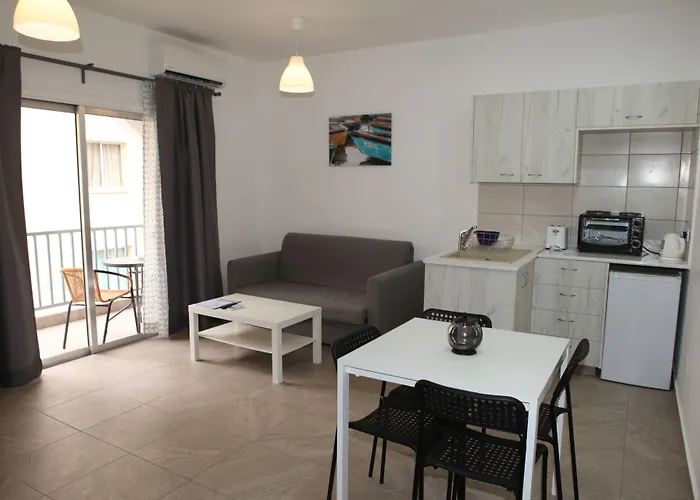 Aparthotel Polyxeni 4*