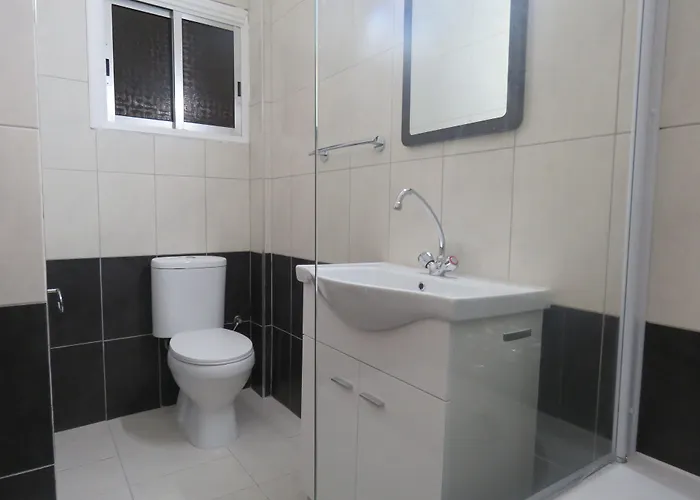 Aparthotel Polyxeni Lemesos