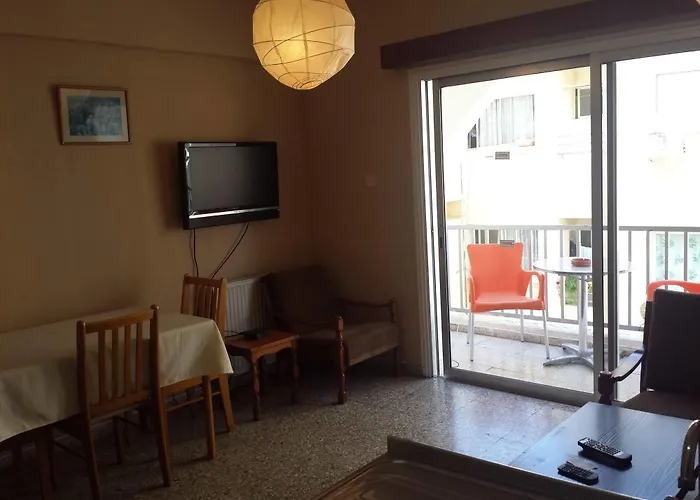 Aparthotel Polyxeni Lemesos